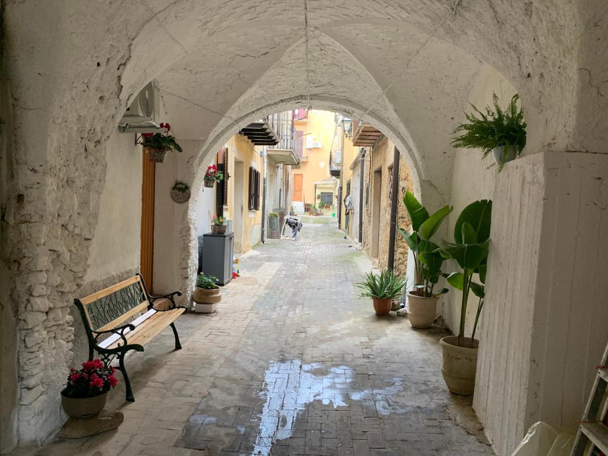 Al Vico Bartoli Suite Room Mazzarino 外观 照片